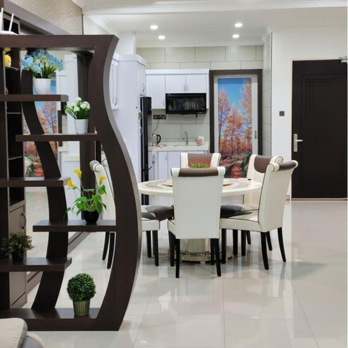 Apartment Comfy Near Garden With Sunset View & Swimming Pool